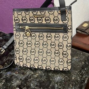 Michael Kors handbag excellent condition nine out of 10